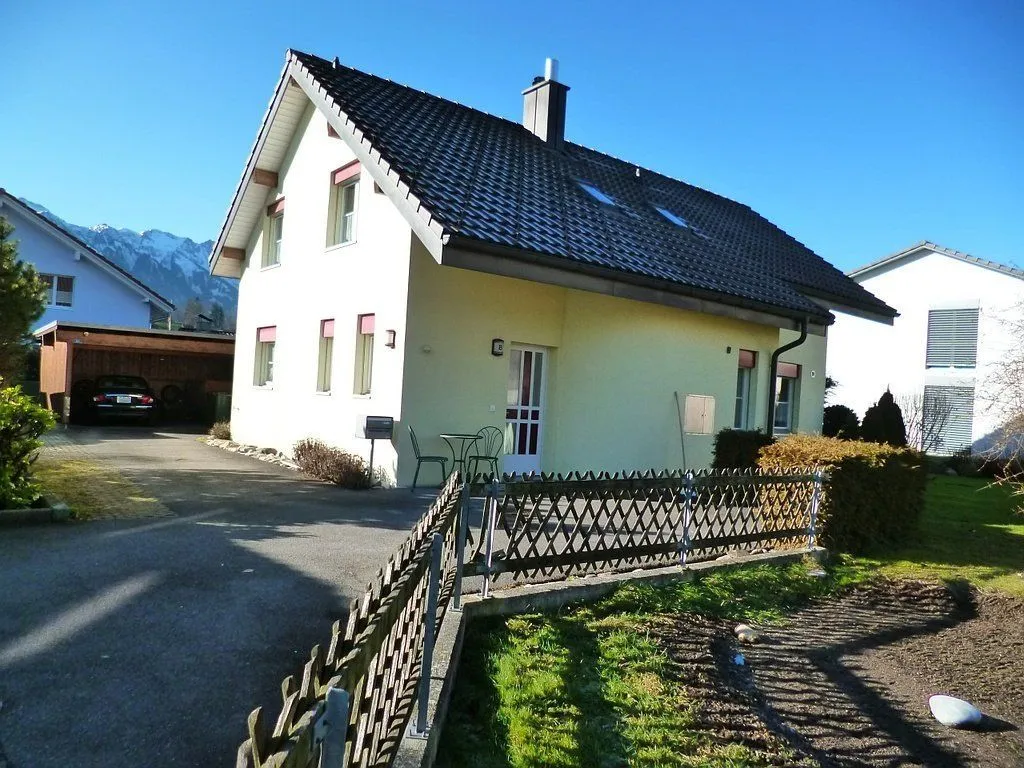 Wohnhaus mit dem Labor an der Im Dorf 12 in Thun